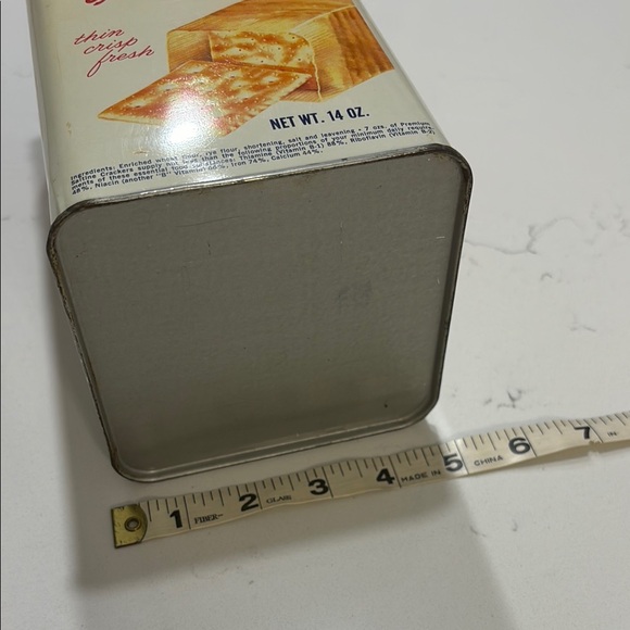 Vintage 1969 Nabisco Crackers Tin – Retro Kitchen Collectible - Picture 2 of 5